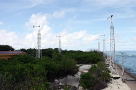 Éoliennes sur l’île de Truong Sa Lon (archipel de Truong Sa). 
