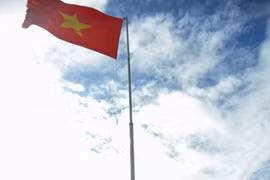 La cérémonie d'inauguration du mât du drapeau national à Ly Son (Source: Internet)