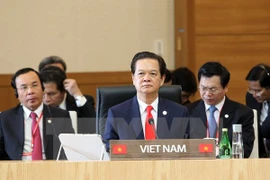 Le PM Nguyen Tan Dung participe au Sommet commémoratif du 25e anniversaire des relations de dialogue entre l'ASEAN et la R. de Corée. (Photo: Đuc Tam/VNA)