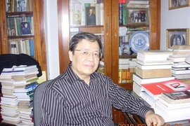 Le critique littéraire et poète Truong Dang Dung (Source: CVN)