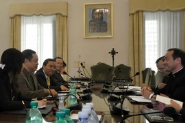La délégation de la Commission des Affaires religieuses du gouvernement travaille avec le vice-ministre des Affaires étrangères Mgr Antoine Camilleri. 