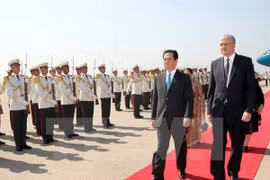 Le Premier ministre vietnamien Nguyen Tan Dung et son homologue algérien, Abdelmalek Sellat. Photo : VNA