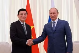 Entretien entre les présidents vietnamien Truong Tân Sang et russe Vladimir Poutine. (Photo: Nguyen Khang/AVI)