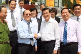 Le chef de l'Etat Truong Tan Sang avec les représentants de la Fédération des avocats du Vietnam. Source: VNA 