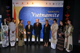 L'ouverture de l'exposition "Espace culturelle du Vietnam" à la ville de Turin, en Italie. Photo : VNA