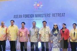 Le vice-Premier ministre et ministre des Affaires étrangères, Pham Binh Minh, à la conférence restreinte des ministres des AE de l'ASEAN en 2015 en Malaisie. 
