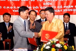 Cérémonie de signature. (Photo: Hoang Chuong/AVI)
