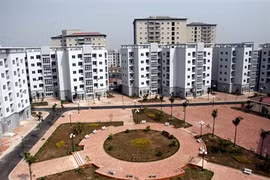 Plus de 1.500 familles du Vieux quartier de Hanoi seront relogées en 2017 dans la cité de Viêt Hung, arrondissement de Long Biên. Photo : Tuân Anh/VNA