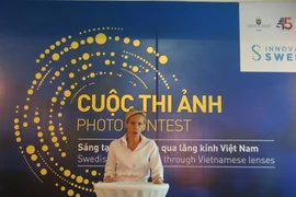 Conférence de presse donnée par l’ambassadeur de Suède, Mme Camilla Mellander, le 20 août à Hanoi. Photo : VNA