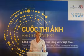 Conférence de presse donnée par l’ambassadeur de Suède, Mme Camilla Mellander, le 20 août à Hanoi. Photo : VNA