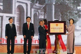 Les autorités de la province de Hung Yen (Nord) ont organisé le 26 avril une cérémonie d’accueil du certificat de reconnaissance du site de Pho Hien en tant que patrimoine national spécial. Photo : VNA