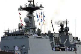 Un navire de la Marine sud-coréenne a jetté l'ancre à Ho Chi Minh-Ville en mars 2014. (Photo : VNA)