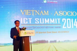 Le vice-Premier ministre Vu Duc Dam participe au Sommet des Technologies de l'information et de la communication ASOCIO. 
