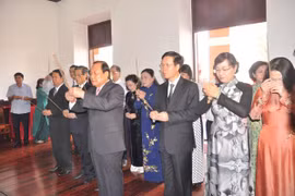 Les autorités d'Ho Chi Minh-Ville ont organisé une cérémonie solennelle d'offrande de "banh tet" aux rois fondateurs Hung. Photo: VOV