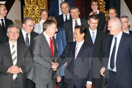 Le Premier ministre Nguyen Tan Dung et le président de la Commission du commerce international du Parlement européen, Bernd Lange. 