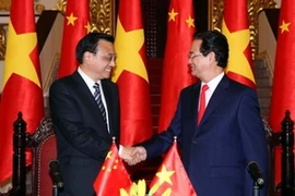 Le PM Nguyen Tan Dung, le PM du Conseil des Affaires de l'Etat de la République populaire de Chine Li Keqiang. Photo : VNA