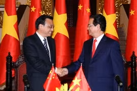 Le PM Nguyen Tan Dung, le PM du Conseil des Affaires de l'Etat de la République populaire de Chine Li Keqiang. Photo : VNA
