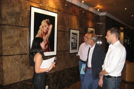 De photographies de Brigitte Bardot Bardot présentées du 10 mai au 10 juillet à l’hôtel Sofitel Saigon Plaza d'Hô Chi Minh-Ville.Photo : VNA
