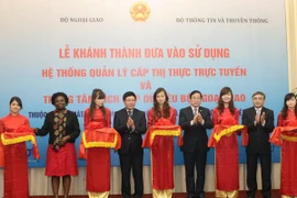 Le vice-Premier ministre et ministre vietnamien des Affaires étrangères, Pham Binh Minh et le vice-ministre des Affaires étrangères de l'Ouzbékistan. Photo : baodientu.chinhphu.vn