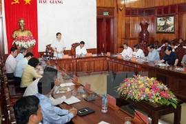 Le PM Nguyen Tan Dung a eu une séance de travail jeudi après-midi avec les autorités locales de Hau Giang sur la situation socio-économique. (Source : VNA)