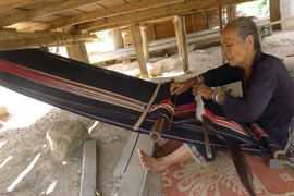 Les femmes Ede de Song Hinh sont d’excellentes tisseuses de brocatelles. (Photo : Net)