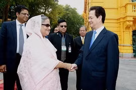 Le Premier ministre Nguyen Tan Dung et son homologue bangladais, Mme Sheikh Hasina (Photo: Duc Tam/AVI)