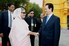 Le Premier ministre Nguyen Tan Dung et son homologue bangladais, Mme Sheikh Hasina (Photo: Duc Tam/AVI)