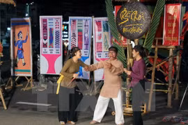 Une représentation d'un troupe de "Bai choi" de Quang Nam. (Photo: Ly Kha/VNA)