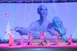 La cérémonie de lancement du programme "Tourisme rouge - Suivre les traces du Président Hô Chi Minh" et du Festival populaire frontalier Vietnam-Chine qui a eu lieu le 17 mai dans la ville de Long Zhou, province du Guangxi (Chine). Photo : VNA
