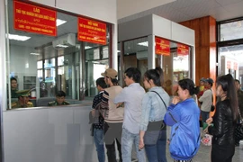 Le modèle «une porte, un arrêt» au poste-frontière de Lao Bao (province de Quang Tri, Centre) - Densavanne (province de Savannakhet, au Laos). (Source : VNA)