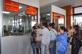 Le modèle «une porte, un arrêt» au poste-frontière de Lao Bao (province de Quang Tri, Centre) - Densavanne (province de Savannakhet, au Laos). (Source : VNA)