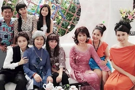 Une scène du sitcom "Gia dinh ngu qua" (La famille des cinq fruits) qui est diffusé du dimanche au jeudi à 16h40 sur la chaîne de Vinh Long. Source: VNA 