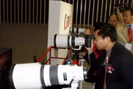 Des visiteurs aux expos de technologies à Ho Chi Minh-Ville. Source : VNA