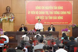 Le Premier ministre Nguyên Tân Dung a travaillé lundi 9 février avec les responsables de la province de Dak Nông. (Source : VNA)