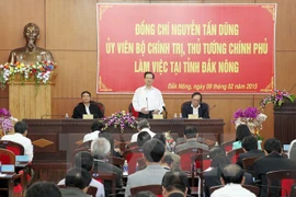 Le Premier ministre Nguyên Tân Dung a travaillé lundi 9 février avec les responsables de la province de Dak Nông. (Source : VNA)