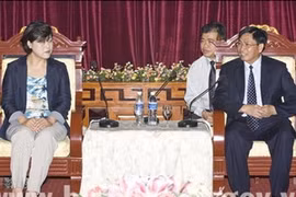 Le vice-président du Comité populaire provincial, Huynh Van Nhi reçoitMme Oh Se Hui. (Source: binhduong.gov.vn)