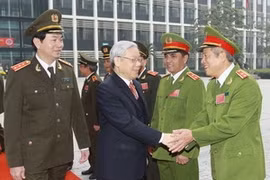 Le secrétaire général du PCV Nguyen Phu Trong et les participants à la 67e conférence nationale de la Police. (Photo: Doan Tan/AVI)