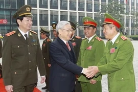Le secrétaire général du PCV Nguyen Phu Trong et les participants à la 67e conférence nationale de la Police. (Photo: Doan Tan/AVI)