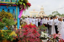 Plus de 80.000 habitants et caodaïstes ont participé à la grande cérémonie annuelle dédiée à l'Etre suprême qui, selon cette religion, est le créateur du monde. (Source : VNA)