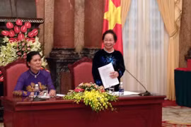 La vice-présidente Nguyên Thi Doan (au micro).