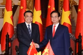 Le Premier ministre du Conseil des Affaires d'Etat de la République populaire de Chine, Li Keqiang et son homologue vietnamien, Nguyên Tân Dung (Source: VNA)