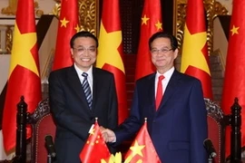 Le Premier ministre du Conseil des Affaires d'Etat de la République populaire de Chine, Li Keqiang et son homologue vietnamien, Nguyên Tân Dung (Source: VNA)