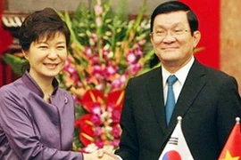 Le président Truong Tan Sang rencontre son homologue sud-coréenne, Mme Park Geun-Hye. Source : Vnexpress.net