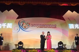 Le représentant de Vietravel, lors de la cérémonie de remise du prix du “Tourisme de Taïwan 2014”, le 3 mars 2015, à Taipei. (Source : VNA)