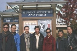 Les artistes vietnamiens à l'Université Brigham Young (Source: baomoi.com)