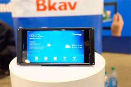 Le modèle du téléphone intelligent Bphone produit par la compagnie vietnamienne Bkav. Source: VNA