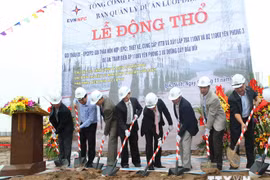 La mise en chantier de la station de transformation électrique. (Source: VNA)