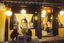 Hôi An à la tombée de la nuit. Photo : VNA
