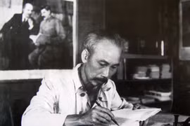 Le Président Hô Chi Minh est le héros de l’indépendance nationale, et l'éminent homme de culture. Photo : Archives