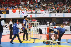 Le Vietnam, champion du Concours Robocon Asie-Pacifique 2014 